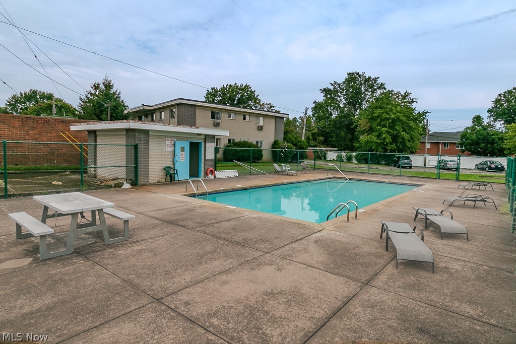 1372 Golden Gate Boulevard Mayfield Heights OH 44124
