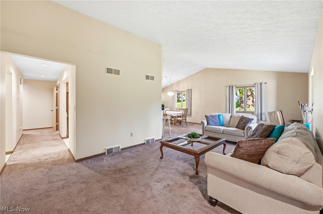 2160 Whispering Meadows Warren OH 44484