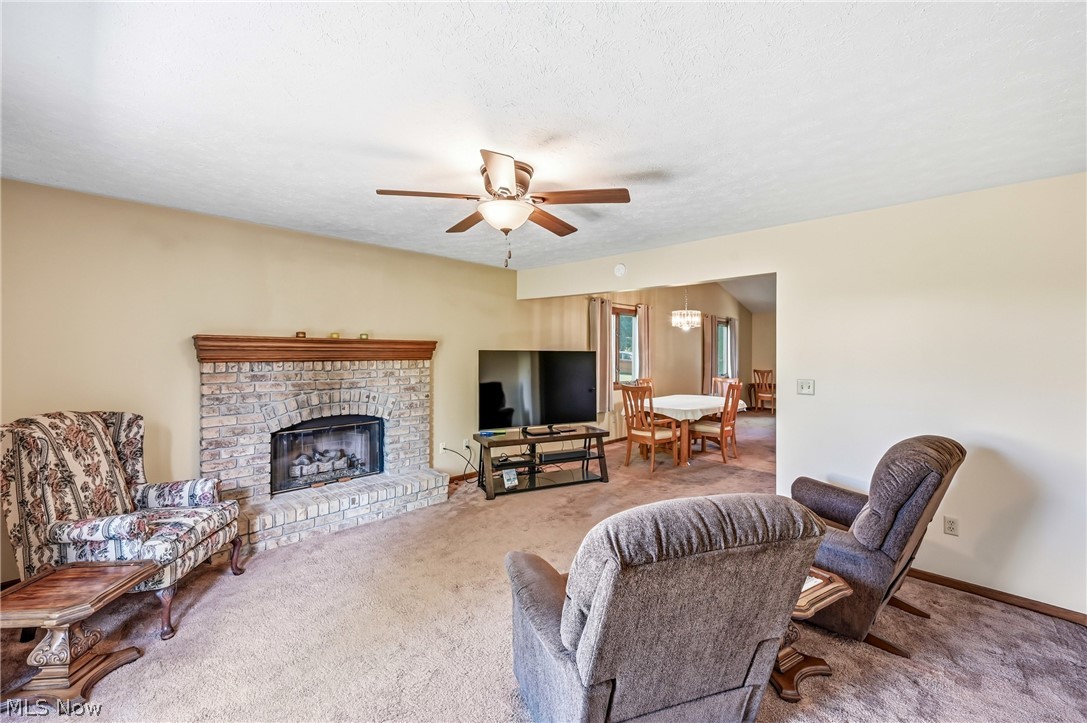 2160 Whispering Meadows Warren OH 44484
