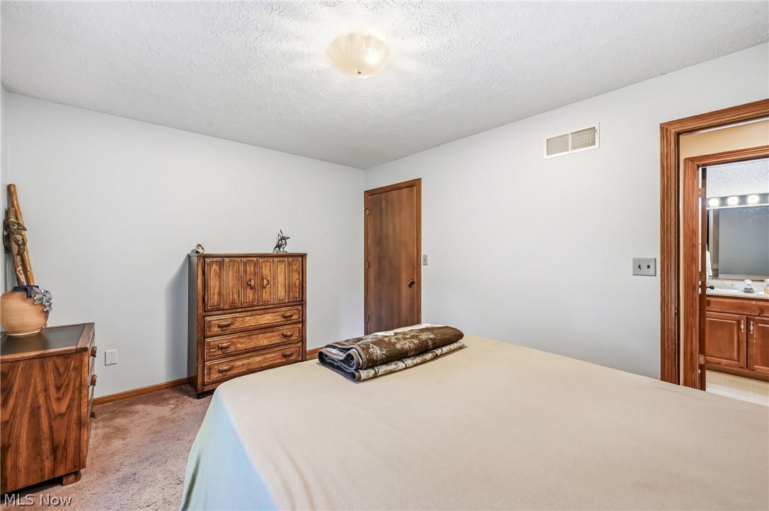 2160 Whispering Meadows Warren OH 44484