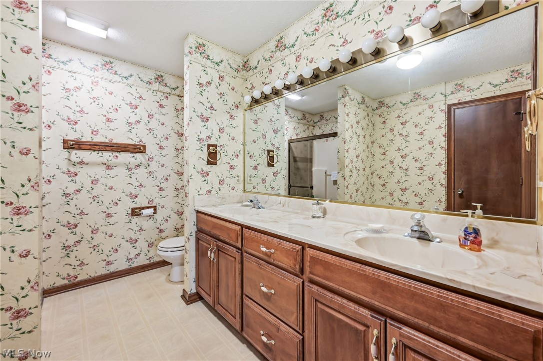 2160 Whispering Meadows Warren OH 44484