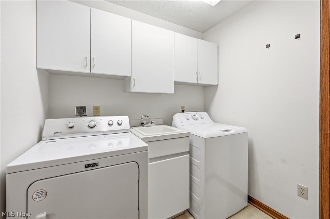 2160 Whispering Meadows Warren OH 44484