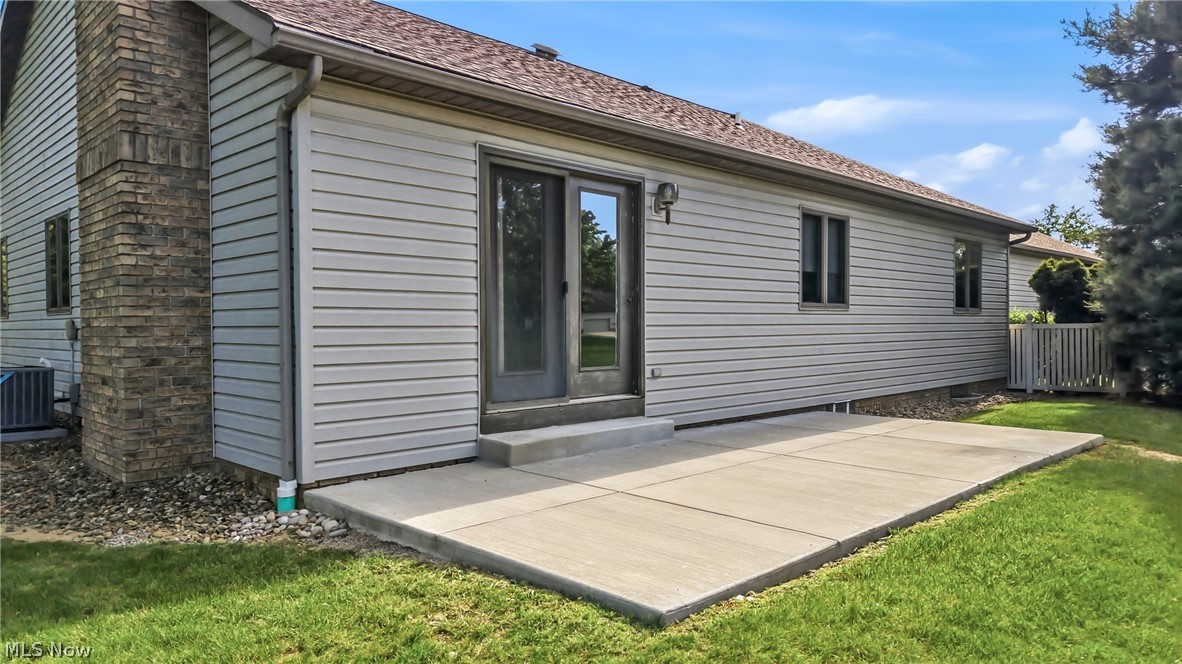 2160 Whispering Meadows Warren OH 44484