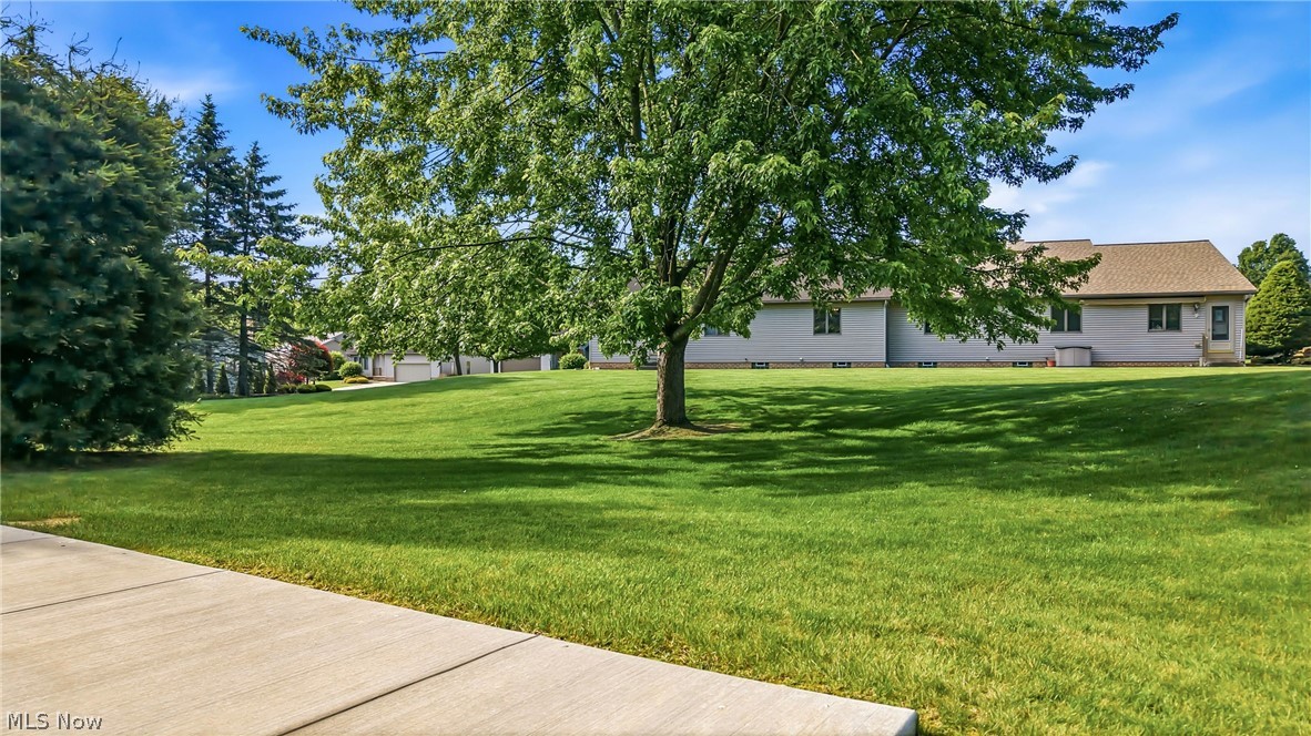 2160 Whispering Meadows Warren OH 44484