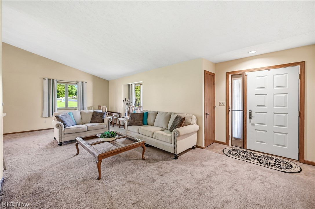 2160 Whispering Meadows Warren OH 44484