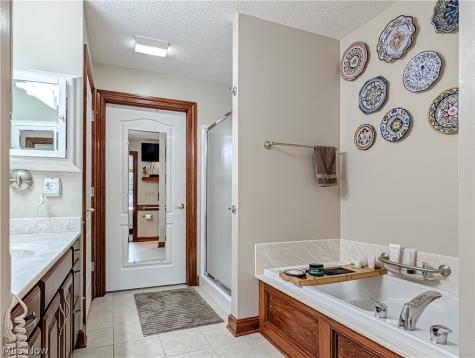 1202 Saint Abigail Street SW Hartville OH 44632