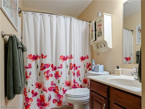 1202 Saint Abigail Street SW Hartville OH 44632