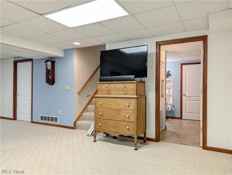 1202 Saint Abigail Street SW Hartville OH 44632