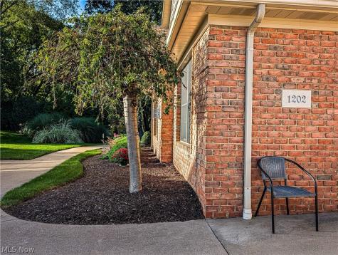 1202 Saint Abigail Street SW Hartville OH 44632