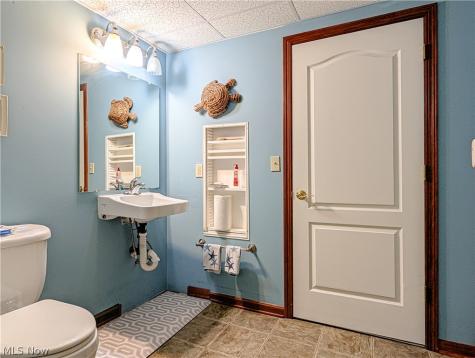 1202 Saint Abigail Street SW Hartville OH 44632