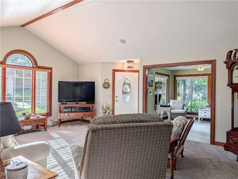 1202 Saint Abigail Street SW Hartville OH 44632
