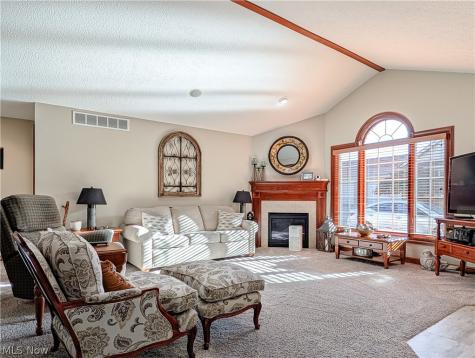 1202 Saint Abigail Street SW Hartville OH 44632