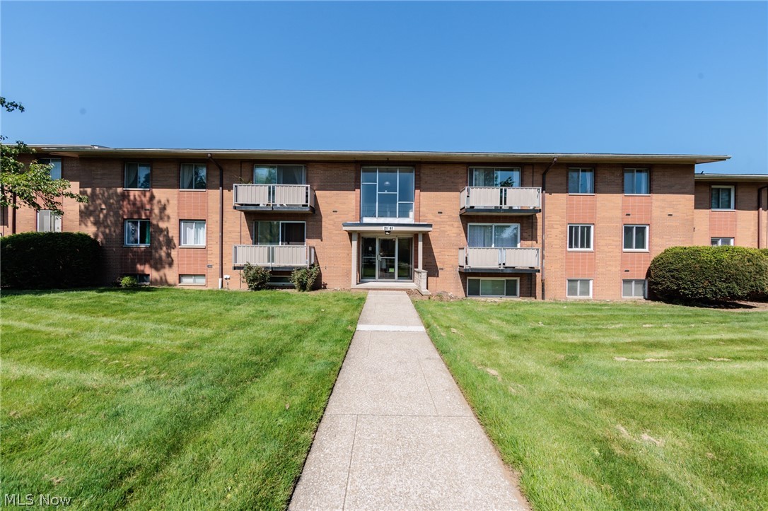 21841 River Oaks Drive Rocky River OH 44116