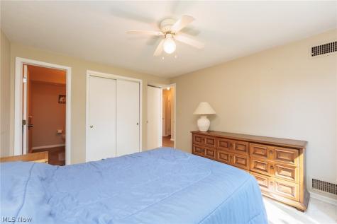 21841 River Oaks Drive Rocky River OH 44116