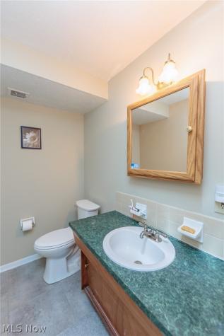 21841 River Oaks Drive Rocky River OH 44116
