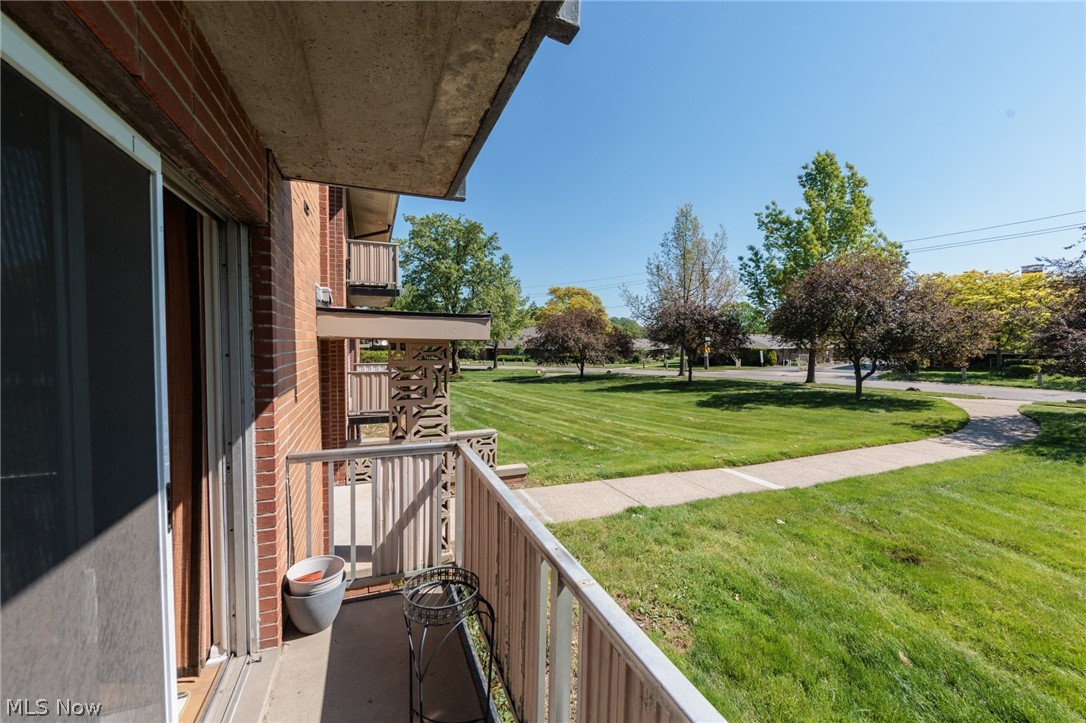 21841 River Oaks Drive Rocky River OH 44116