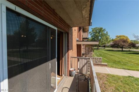 21841 River Oaks Drive Rocky River OH 44116