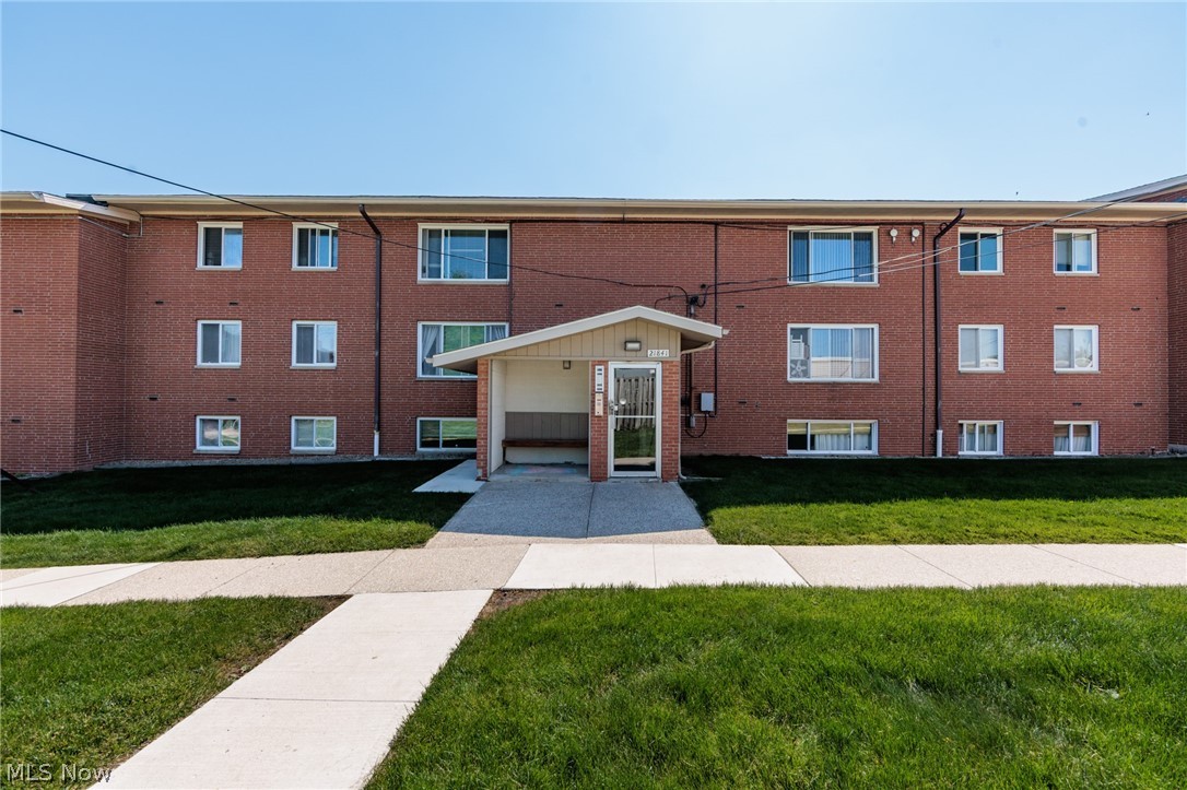 21841 River Oaks Drive Rocky River OH 44116