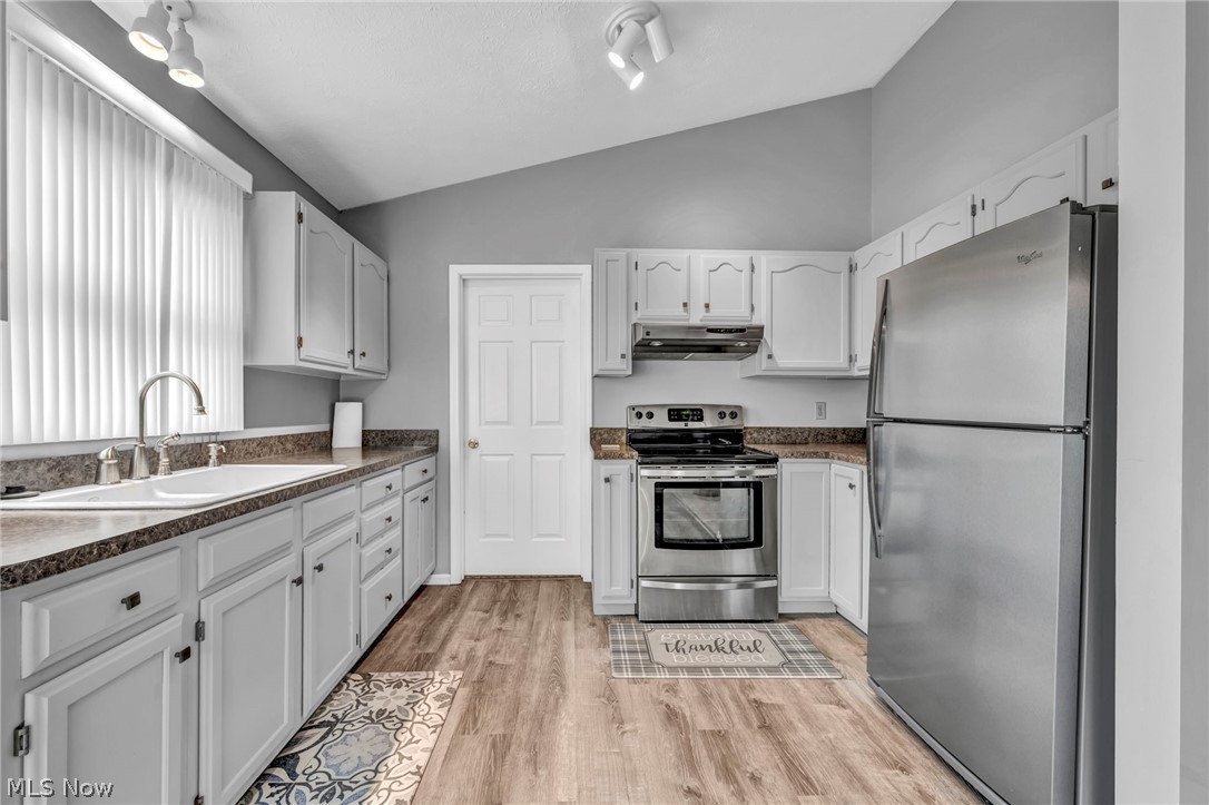 37057 N Doovy Street Avon OH 44011