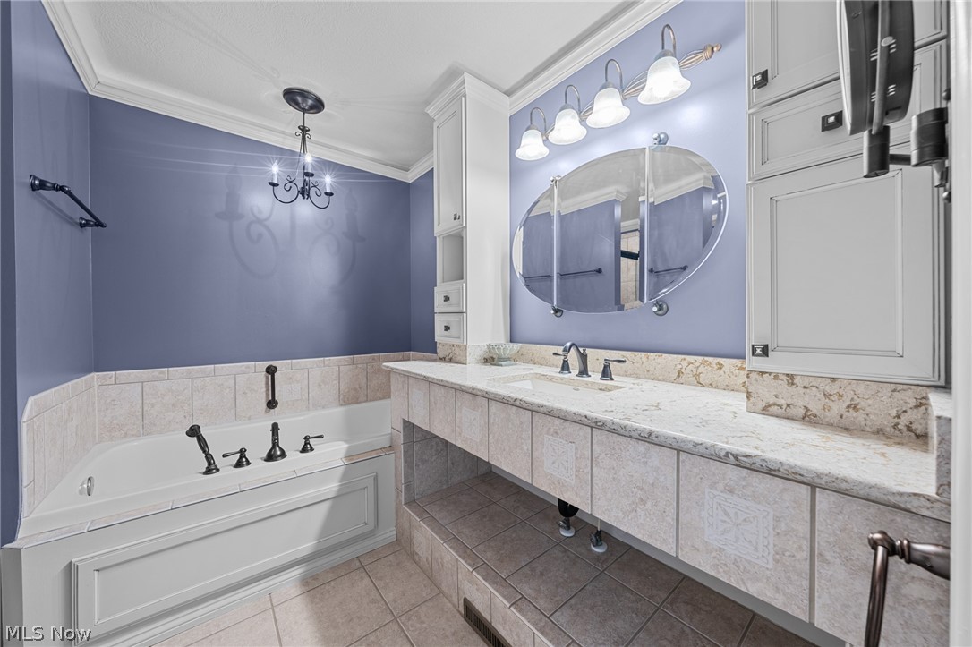 26727 Rue Saint Anne Court Warrensville Heights OH 44128