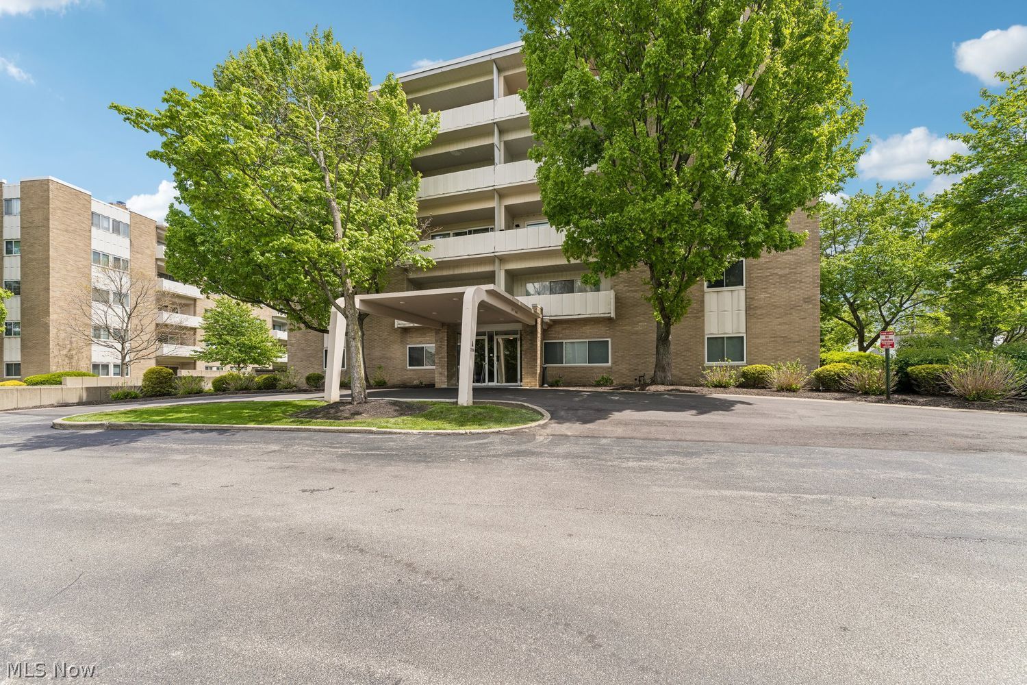 Rocky River OH, 2159 Wooster Road, Unit 34
