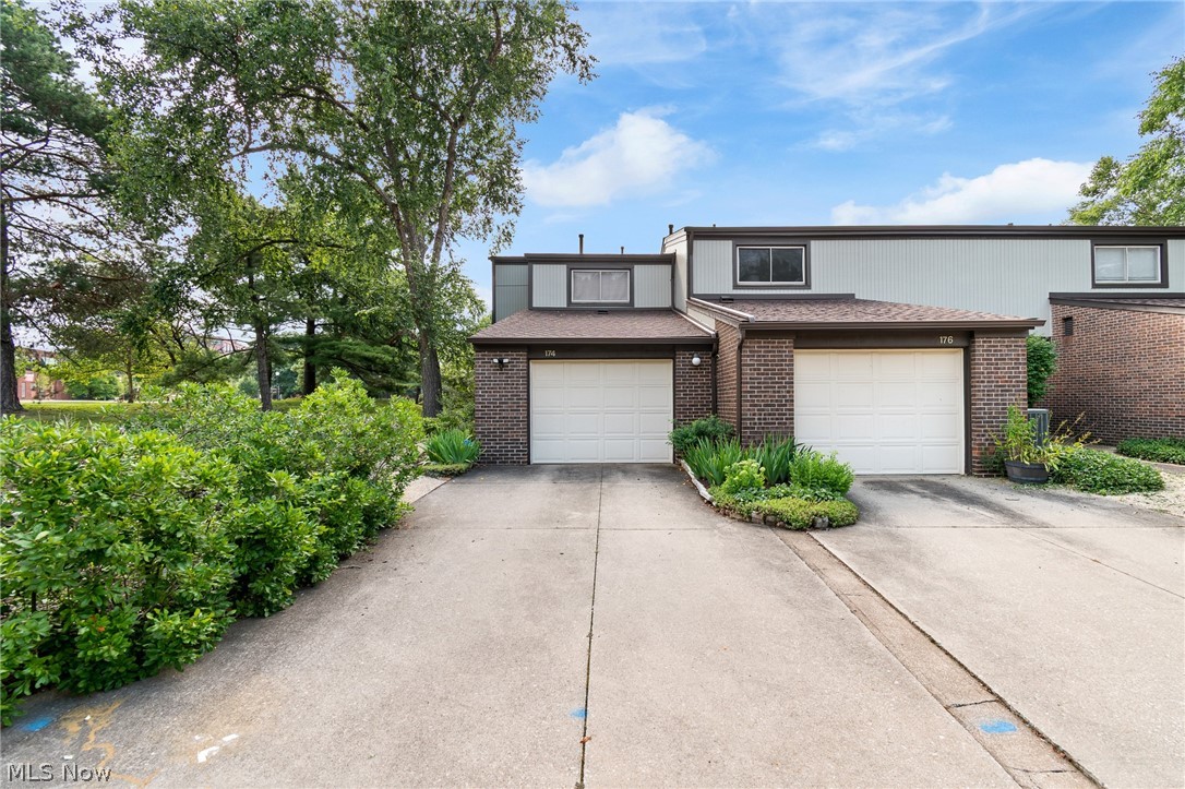 174 St. Clair Drive Akron OH 44307
