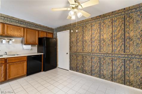 174 St. Clair Drive Akron OH 44307