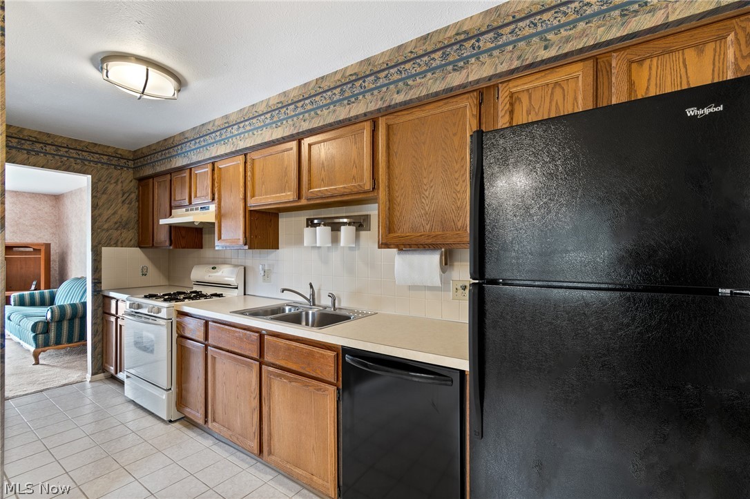 174 St. Clair Drive Akron OH 44307