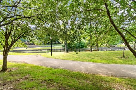 174 St. Clair Drive Akron OH 44307