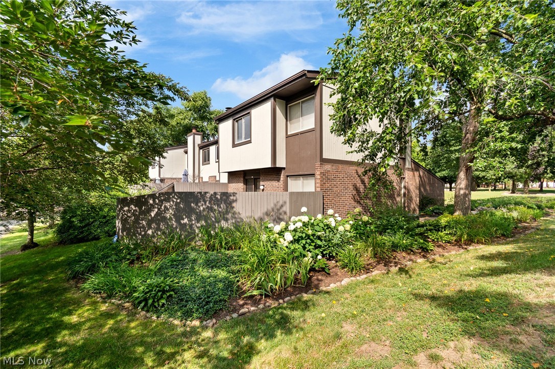 174 St. Clair Drive Akron OH 44307