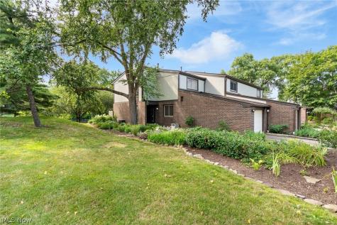 174 St. Clair Drive Akron OH 44307