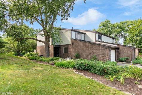 174 St. Clair Drive Akron OH 44307