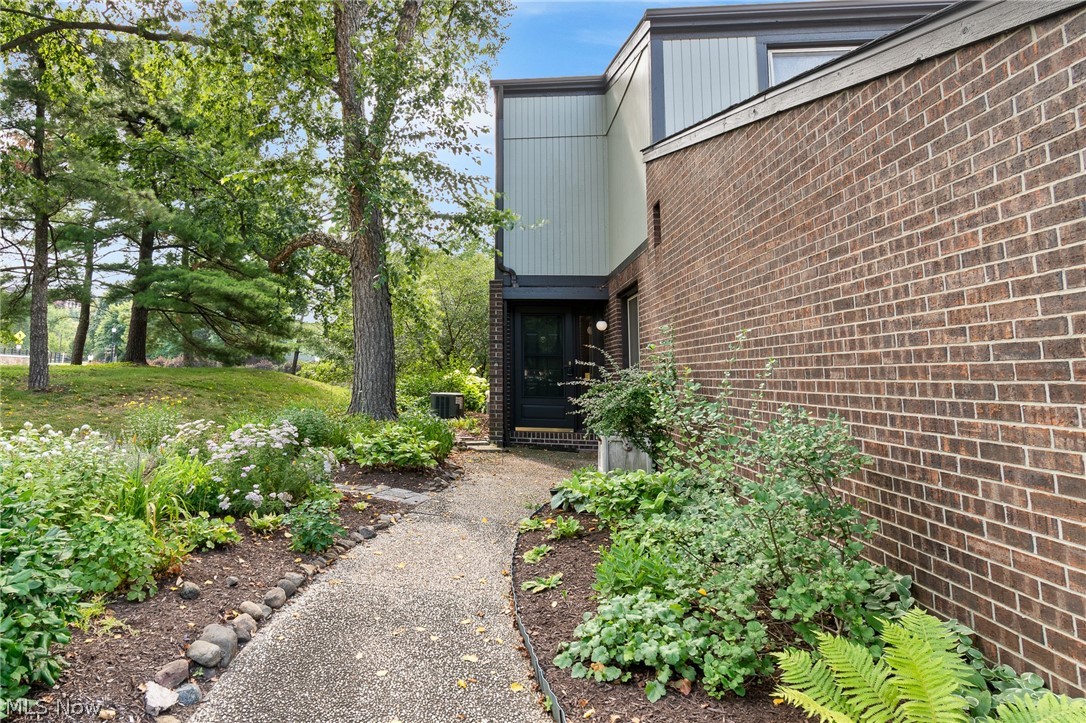 174 St. Clair Drive Akron OH 44307