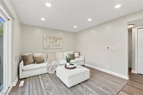 101 Chatham Way Mayfield Heights OH 44124