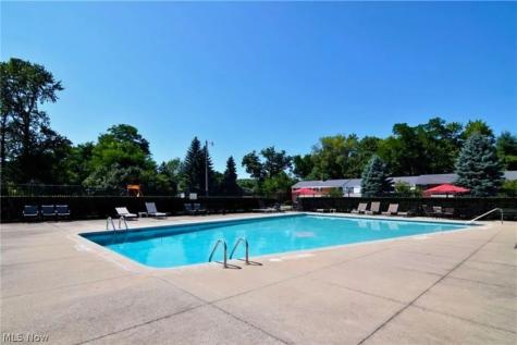 101 Chatham Way Mayfield Heights OH 44124