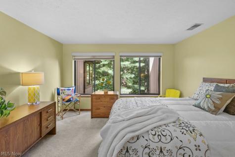 2180 Stone Creek Trail Cuyahoga Falls OH 44223