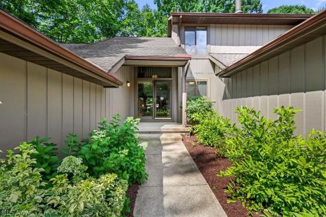 2180 Stone Creek Trail Cuyahoga Falls OH 44223