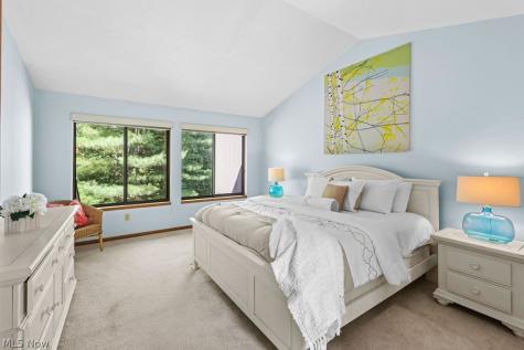 2180 Stone Creek Trail Cuyahoga Falls OH 44223