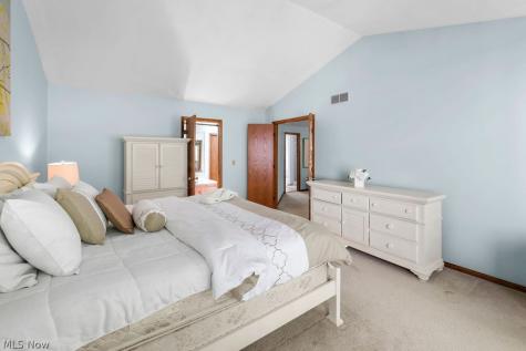 2180 Stone Creek Trail Cuyahoga Falls OH 44223