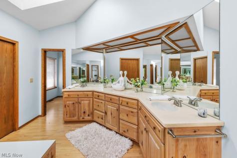 2180 Stone Creek Trail Cuyahoga Falls OH 44223