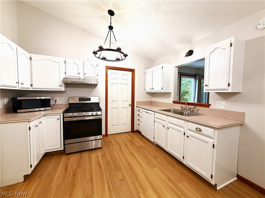 1933 Candlewood Drive Avon OH 44011