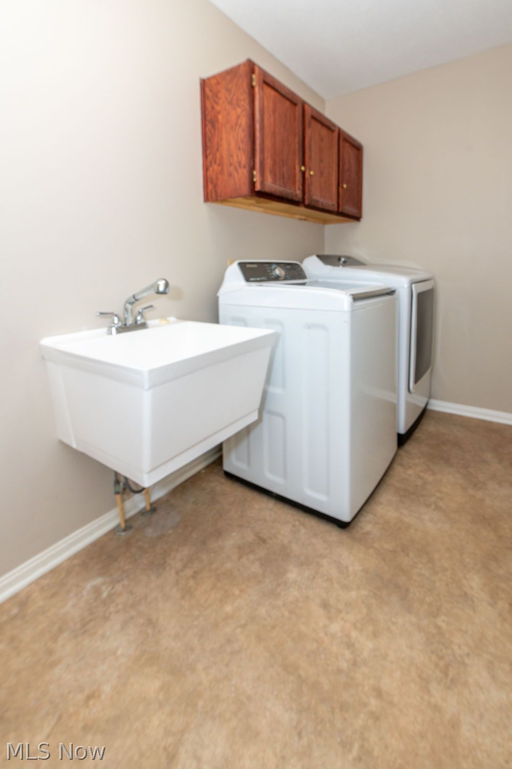 277 Adena Trace Akron OH 44321