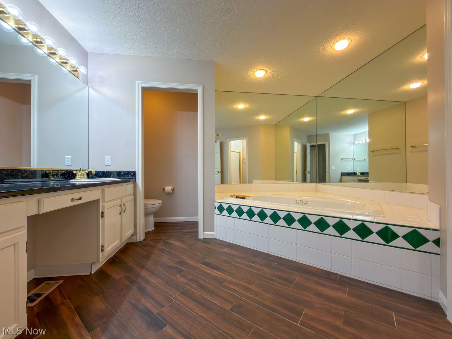 277 Adena Trace Akron OH 44321