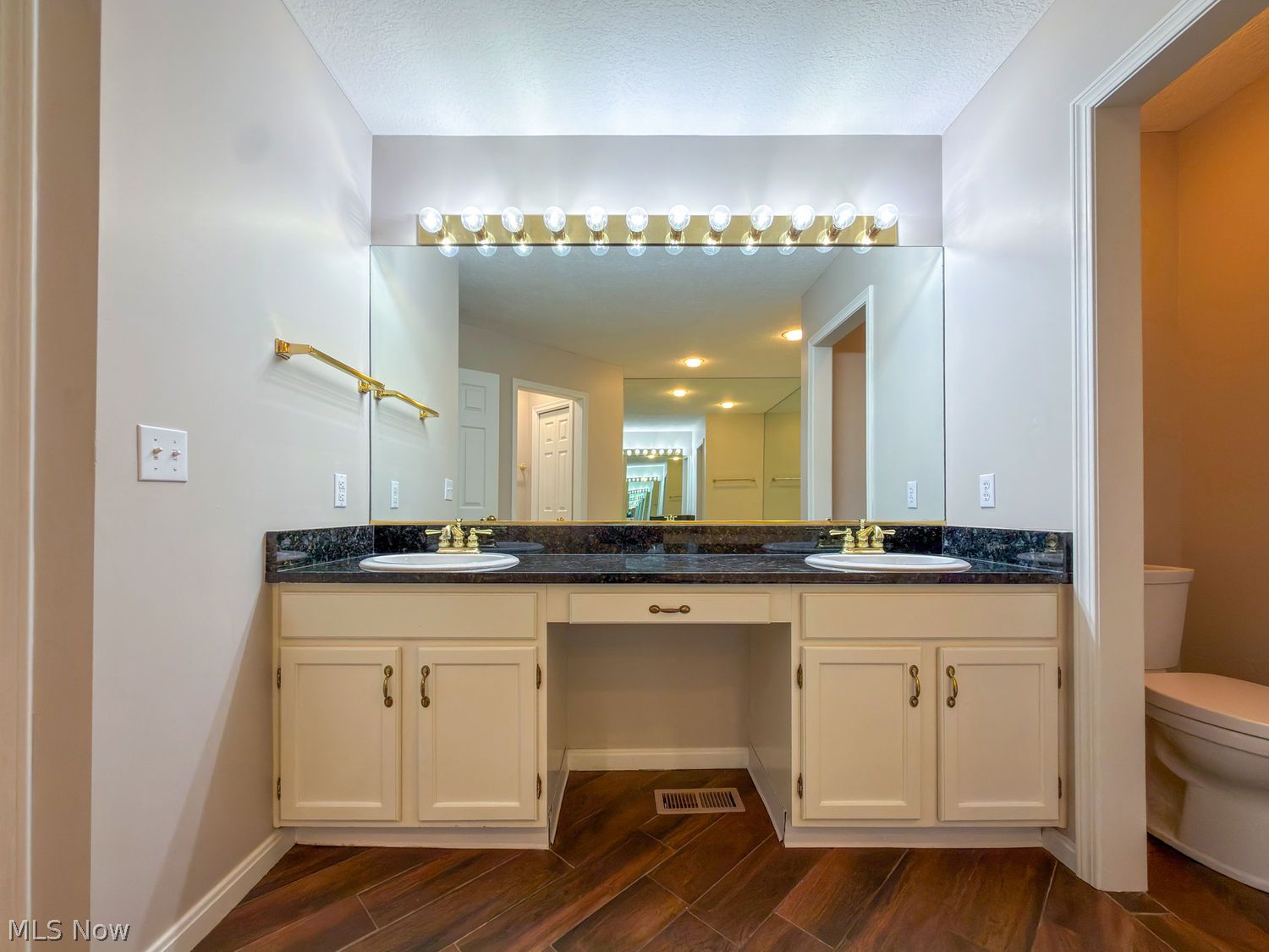 277 Adena Trace Akron OH 44321