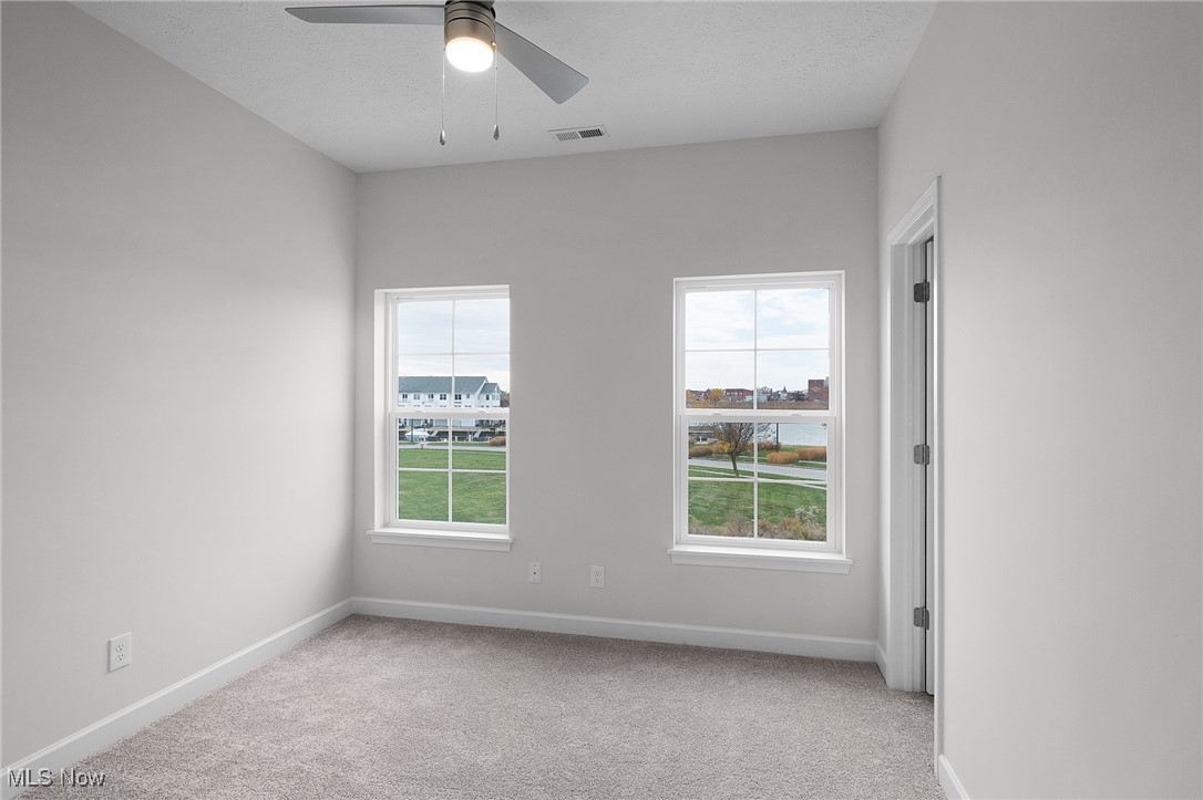 445 Harbor Lane Lorain OH 44052