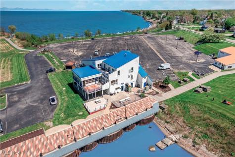 445 Harbor Lane Lorain OH 44052