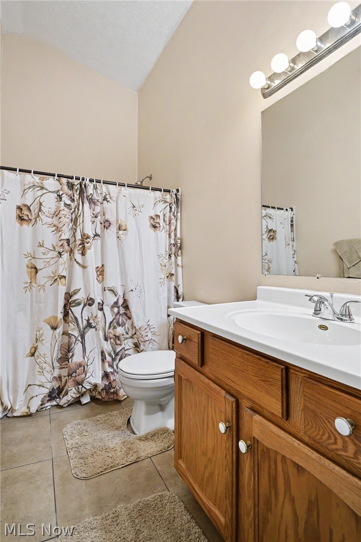 375 Pineview Drive NE Warren OH 44484