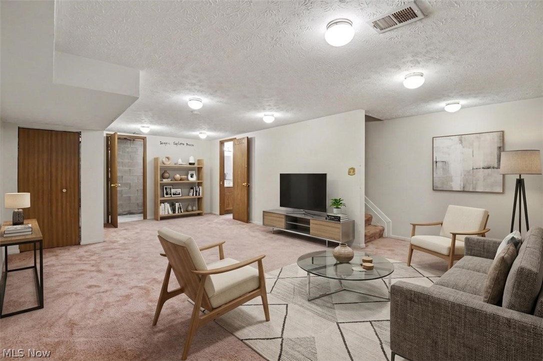 375 Pineview Drive NE Warren OH 44484