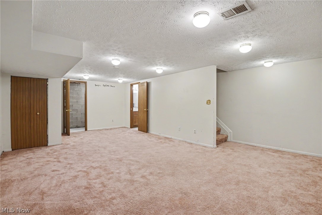 375 Pineview Drive NE Warren OH 44484