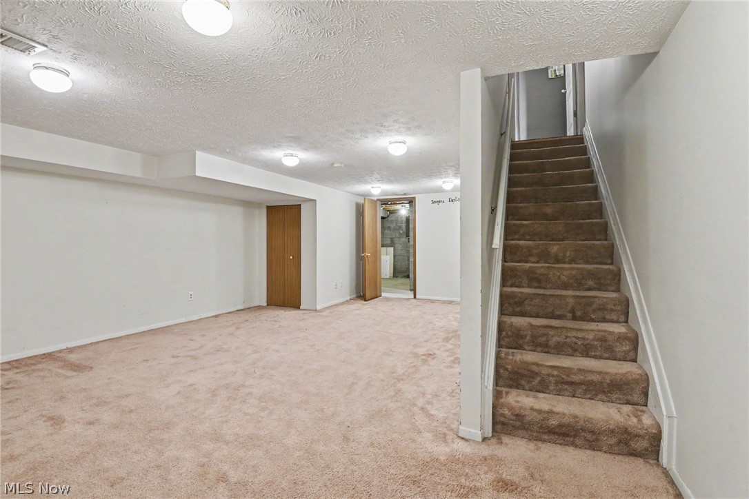 375 Pineview Drive NE Warren OH 44484